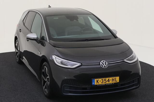 Volkswagen ID.3 First Plus 58 kWh 204pk / LED / Navigatie / Camera / Donker Glas / 19" LMV