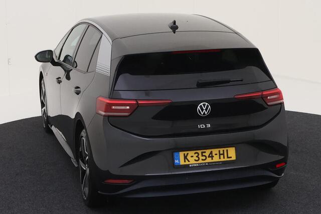 Volkswagen ID.3 First Plus 58 kWh 204pk / LED / Navigatie / Camera / Donker Glas / 19" LMV