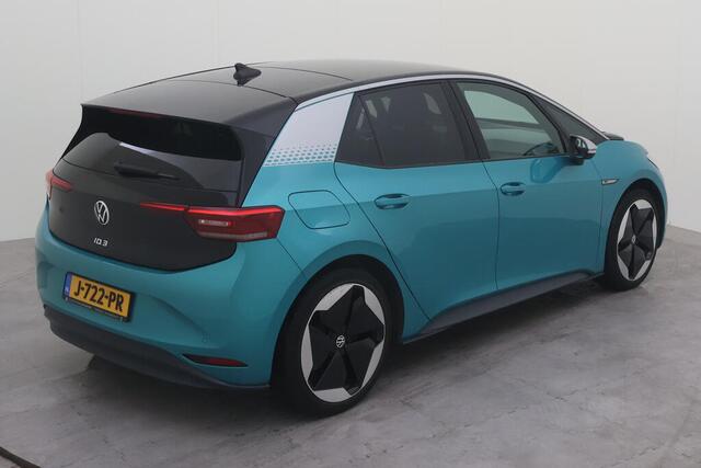 Volkswagen ID.3 First Max 58 kWh / Panoramadak / Elek. Stoelverstelling Voor / 20" LMV / IQ LED Matrix / Navi / Camera / Keyless / Head-Up Display / Stuur en Stoelverwarming / Zwart Dak