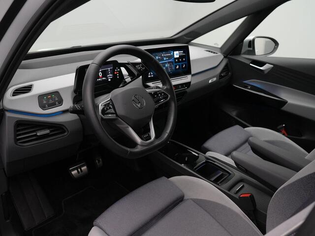 Volkswagen ID.3 First Max 58 kWh 204 pk | Matrix LED | Head-up Display | Achteruitrijcamera | Stoelverwarming | Adaptive Cruise Control | Glazen Panoramadak | 20 inch