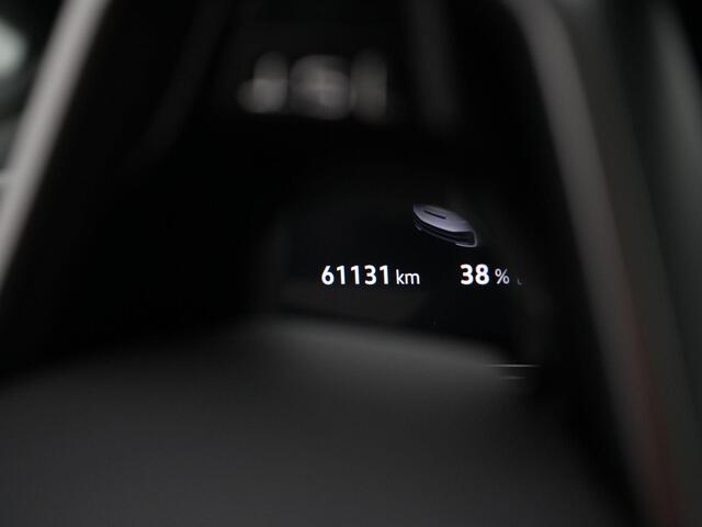 Volkswagen ID.3 First Max 58 kWh 204 pk | Matrix LED | Head-up Display | Achteruitrijcamera | Stoelverwarming | Adaptive Cruise Control | Glazen Panoramadak | 20 inch