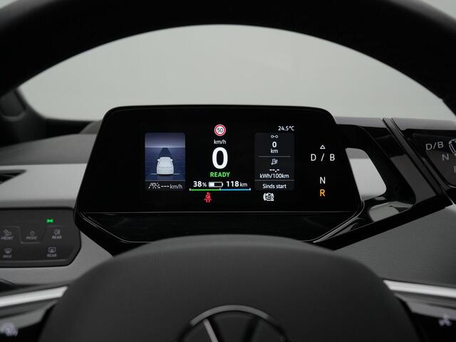 Volkswagen ID.3 First Max 58 kWh 204 pk | Matrix LED | Head-up Display | Achteruitrijcamera | Stoelverwarming | Adaptive Cruise Control | Glazen Panoramadak | 20 inch