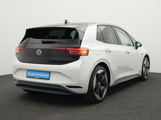 Volkswagen ID.3 First Max 58 kWh 204 pk | Matrix LED | Head-up Display | Achteruitrijcamera | Stoelverwarming | Adaptive Cruise Control | Glazen Panoramadak | 20 inch