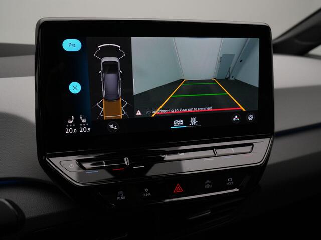 Volkswagen ID.3 First Max 58 kWh 204 pk | Matrix LED | Head-up Display | Achteruitrijcamera | Stoelverwarming | Adaptive Cruise Control | Glazen Panoramadak | 20 inch