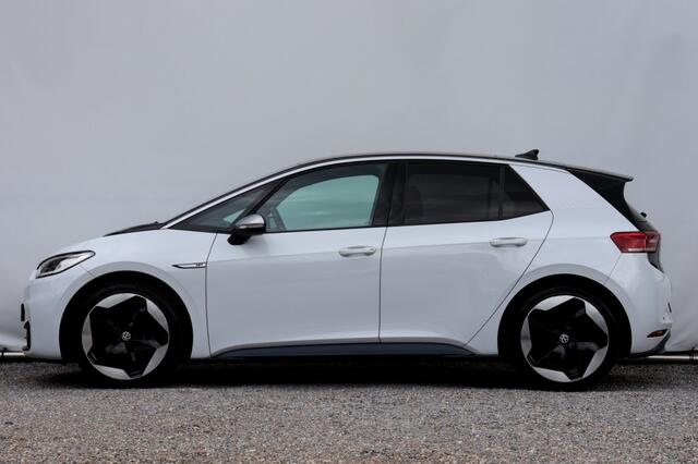 Volkswagen ID.3 First Max 58 kWh - 204 pk **Head up / Pano / Trekhaak / Leer