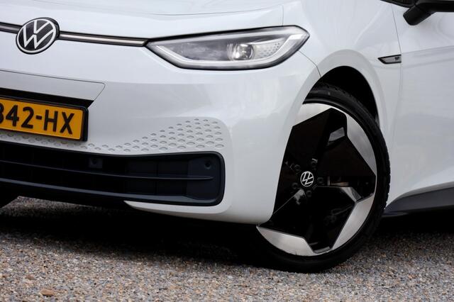 Volkswagen ID.3 First Max 58 kWh - 204 pk **Head up / Pano / Trekhaak / Leer