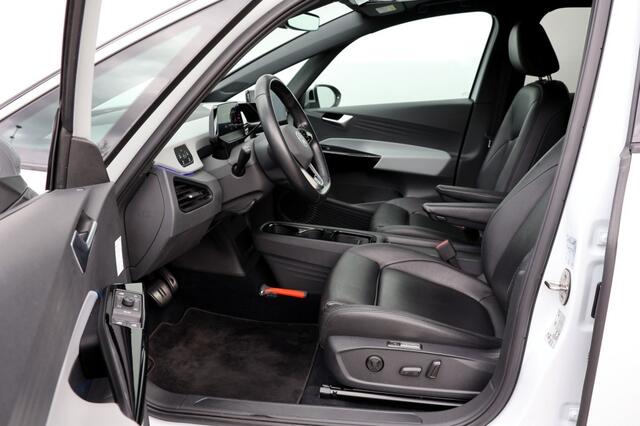 Volkswagen ID.3 First Max 58 kWh - 204 pk **Head up / Pano / Trekhaak / Leer