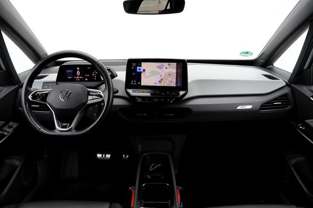 Volkswagen ID.3 First Max 58 kWh - 204 pk **Head up / Pano / Trekhaak / Leer