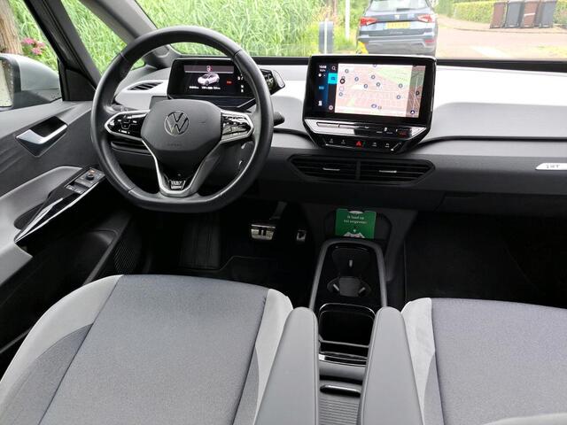 Volkswagen ID.3 First Plus 58 kWh / CAMERA/ PARK. SENSOREN/ IQ. LIGHT/ GETINT GLAS/ NAVI/ 19" LMV