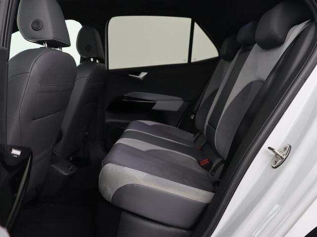 Volkswagen ID.3 First Max 58 kWh | Panoramadak | Head-Up | Stoel & stuurverwarming | Adaptive cruise | Camera | Massage | Elektrische stoelen | Sfeerverlichting | Carplay | Matrix LED