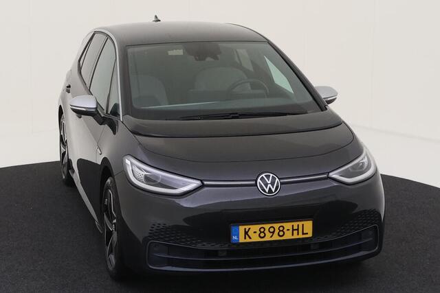 Volkswagen ID.3 First Plus 58 kWh / IQ LED Matrix / 19" LMV / Navi / Camera / Keyless / Stuur en Stoelverwarming