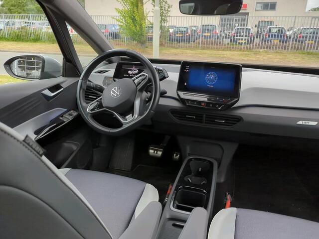 Volkswagen ID.3 First Plus 58 kWh / IQ LED Matrix / 19" LMV / Navi / Camera / Keyless / Stuur en Stoelverwarming