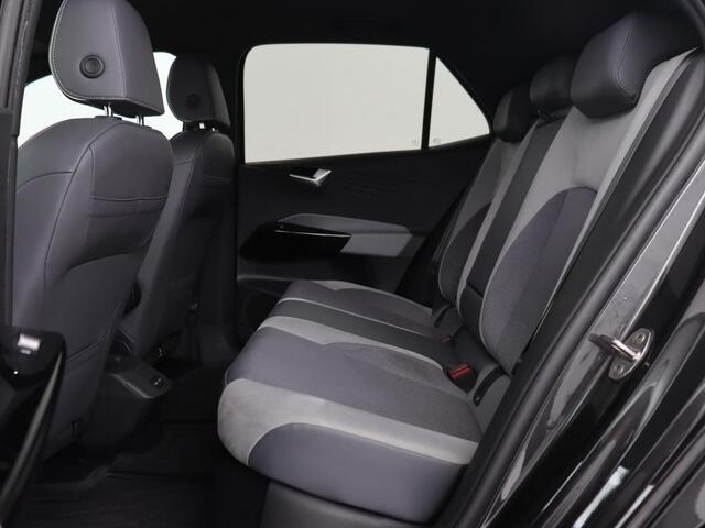 Volkswagen ID.3 First Plus 58 kWh | Trekhaak | Stoel & stuurverwarming | Camera | Adaptive cruise | Matrix LED | Carplay | Keyless | Navigatie