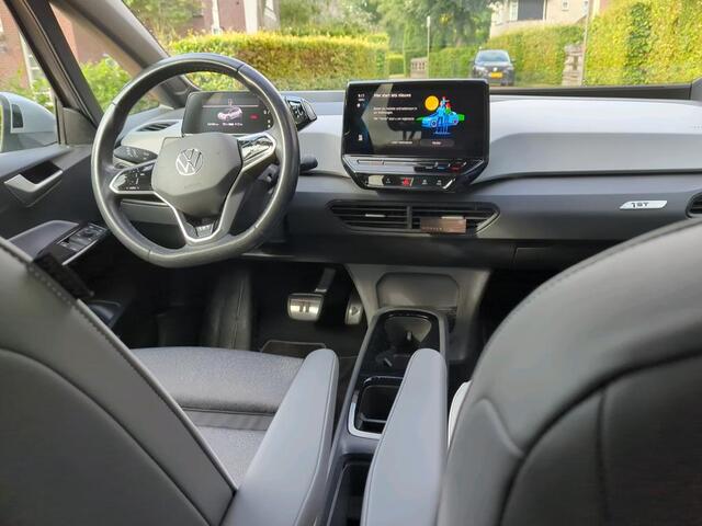 Volkswagen ID.3 First Max 58 kWh / Panoramadak / LED / Elek verstelbare Bestuurdersstoel / Navigatie / Camera/ 20" LMV