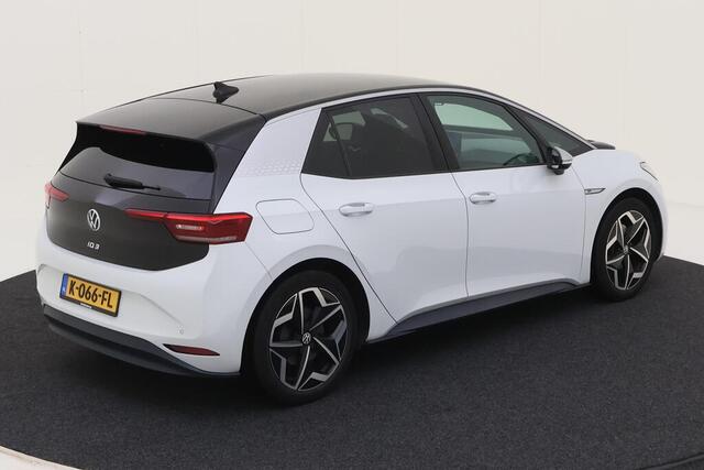 Volkswagen ID.3 First Plus 204 PK 58 kWh / LED / Navigatie / Climate control / Camera / Donker glas / 19"LMV