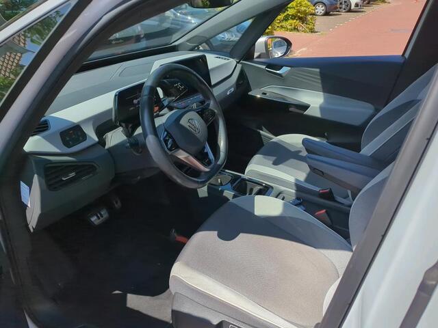 Volkswagen ID.3 First Plus 204 PK 58 kWh / LED / Navigatie / Climate control / Camera / Donker glas / 19"LMV