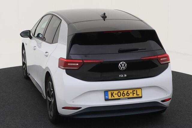 Volkswagen ID.3 First Plus 204 PK 58 kWh / LED / Navigatie / Climate control / Camera / Donker glas / 19"LMV