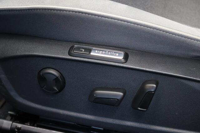 Volkswagen ID.3 First Max 58 kWh | Panoramadak | Matrix LED | Trekhaak