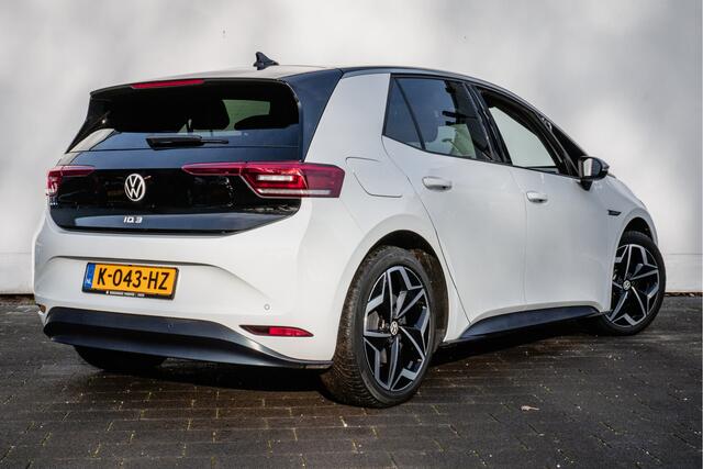 Volkswagen ID.3 First Plus 58 kWh Camera/ Stoel-stuurverwarming/ Full led/ Navigatie/ Carplay/ 19" Lmv