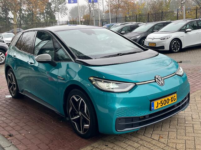 Volkswagen ID.3 First Plus 58 kWh 204pk / IQ LED / Achteruitrijcamera / Parkeersensoren voor + achterzijde / Donkerglas / Stoelverwarming / Navigatie / 19''LMV