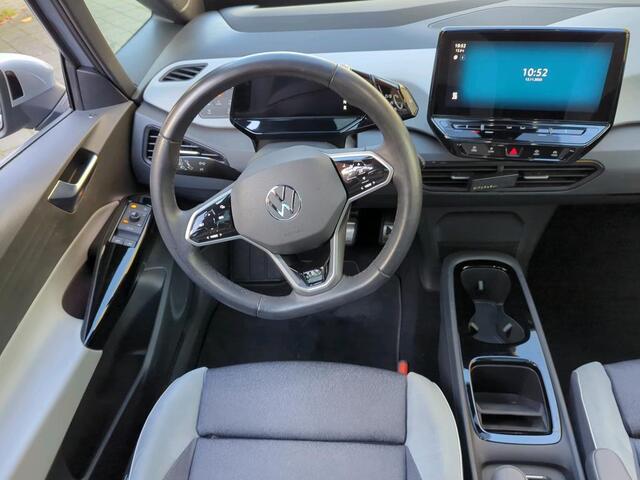 Volkswagen ID.3 First Max 58 kWh / PANO/ CAMERA/ PARK. SENSOREN/ HEAD-UP DISPLAY/ IQ. LIGHT/ APP CONNECT/ ERGO ACTIVE STOELEN/ STOELVERWARM./ GETINT GLAS/ NAVI/ CLIMA/ 20" LMV