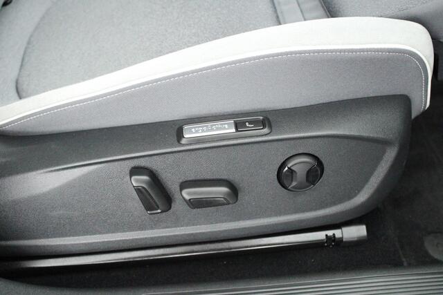 Volkswagen ID.3 First Max 58 kWh 204pk SOH 86% Steunhaak Navigatie Panoramadak Sportstoelen HUD Camera