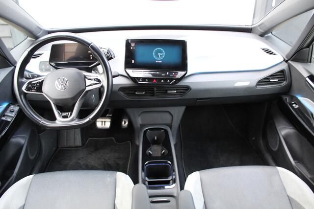 Volkswagen ID.3 First Plus 58 kWh | SOH 87% | Incl BTW | Trekhaak | Stoelverwarming