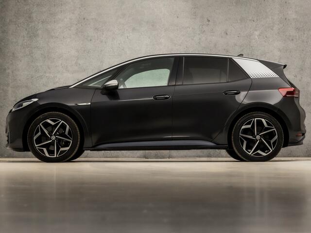 Volkswagen ID.3 First Plus 58 kWh 204Pk Automaat (APPLE CARPLAY, GROOT NAVI, CAMERA, STUUR/STOELVERWARMING, KEYLESS, GETINT GLAS, ADAPTIVE CRUISE, ZWART HEMEL, NIEUWSTAAT)