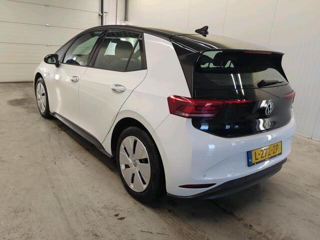 Volkswagen ID.3 Life 58 kWh Navigatie Apple Carplay/Android Auto Parkeersensoren achter Adaptive Cruise Control Stoel- en stuurverwarming Full Led Climate Control