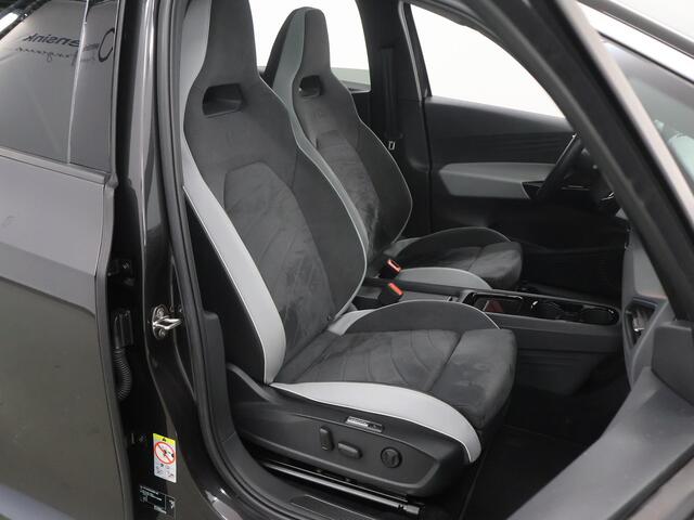 Volkswagen ID.3 Pro 58 kWh | SOH 95% | Ele. verstelbare stoelen | Navigatie | Stoel/stuurverwarming | Camera | DAB | Sportstoelen | Panoramadak | IQ Light | Warmtepomp | Apple CarPlay/Android Auto |