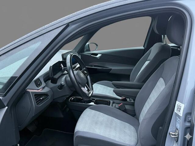 Volkswagen ID.3 Life 58 kWh 204PK | Parkeersensoren voor + achter | Sfeerverlichting | Navigatie | Stoelverwarming