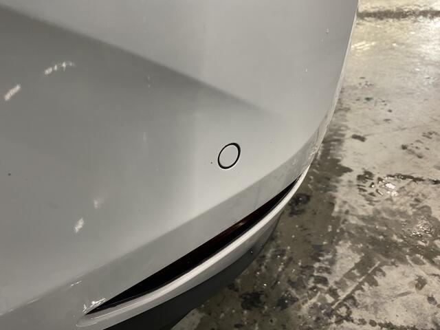 Volkswagen ID.3 Life 58 kWh Stoelverwarming, Adaptieve Cruise & App-Connect