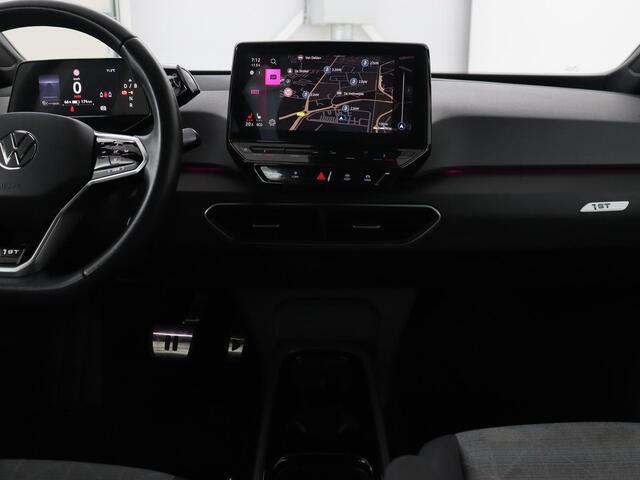 Volkswagen ID.3 First 58 kWh | Stoel & stuurverwarming | Adaptive cruise | Camera | Carplay | Navigatie | Full LED | Parkeerhulp | 18" lichtmetalen velgen