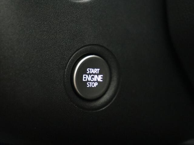 Volkswagen ID.3 First 58 kWh | Stoel & stuurverwarming | Adaptive cruise | Camera | Carplay | Navigatie | Full LED | Parkeerhulp | 18" lichtmetalen velgen