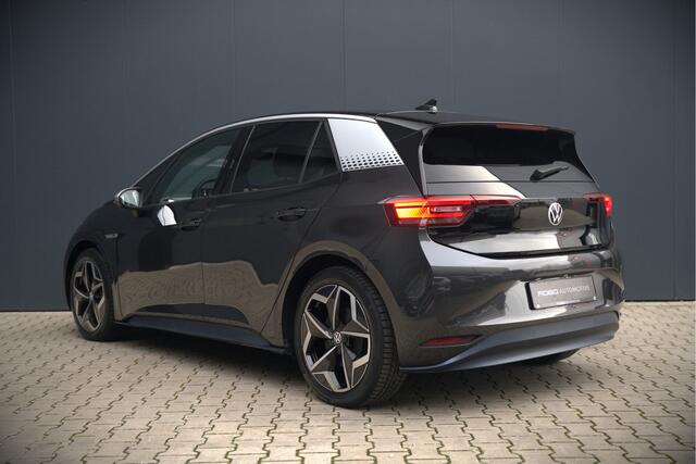 Volkswagen ID.3 First Plus 58 kWh | Stoelverwarming | Stuurverwarming | Camera | Adaptive Cruise Control | Navigatie | Keyless | Parkeersensoren | LED | Apple Carplay | BTW | NAP |