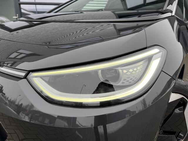 Volkswagen ID.3 First Max 58 kWh ?SOH 93.3% ?Panoramadak ?Matrix LED ?Full LED ?Stuur- Stoelverwarming ?Sfeerverlichting ?Navigatie ?Camera ?Lichtmetaal 20" ?Parkeersensoren