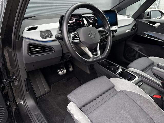 Volkswagen ID.3 First Max 58 kWh ?SOH 93.3% ?Panoramadak ?Matrix LED ?Full LED ?Stuur- Stoelverwarming ?Sfeerverlichting ?Navigatie ?Camera ?Lichtmetaal 20" ?Parkeersensoren