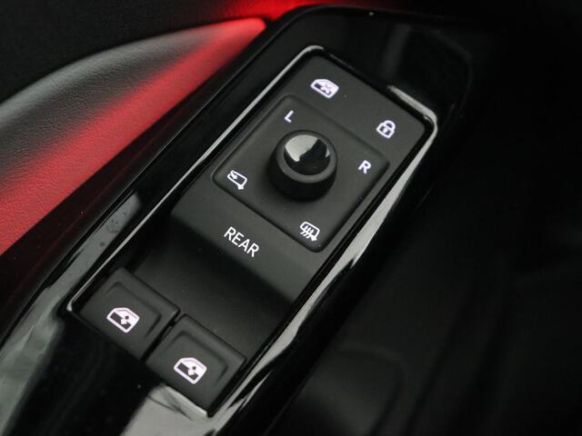 Volkswagen ID.3 First Plus 58 kWh | Trekhaak | Stoel & stuurverwarming | Camera | Adaptive cruise | Sfeerverlichting | Carplay | Matrix LED | Parkeerhulp | Climate control