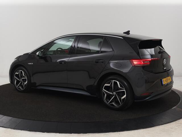 Volkswagen ID.3 First Plus 58 kWh | Stoel & stuurverwarming | Camera | Adaptive cruise | Sfeerverlichting | Carplay | Navigatie | Matrix LED | Parkeerhulp | Sfeerverlichting | Climate control