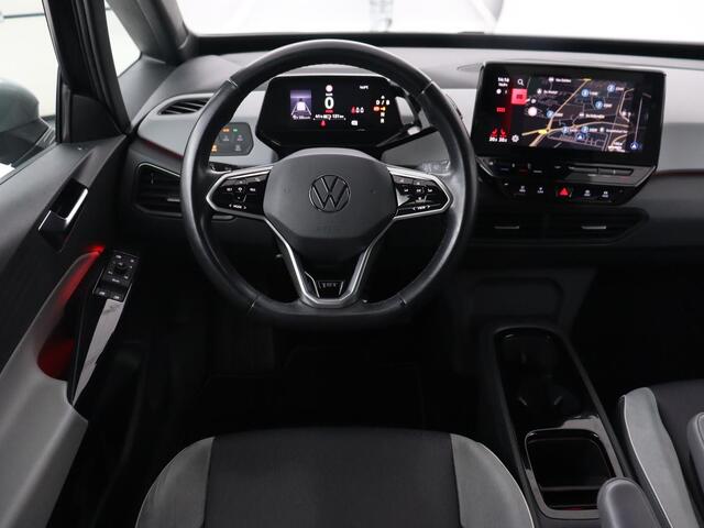 Volkswagen ID.3 First Plus 58 kWh | Stoel & stuurverwarming | Camera | Adaptive cruise | Sfeerverlichting | Carplay | Navigatie | Matrix LED | Parkeerhulp | Sfeerverlichting | Climate control