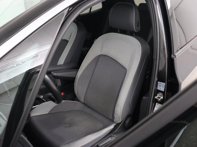 Volkswagen ID.3 First Plus 58 kWh | Stoel & stuurverwarming | Camera | Adaptive cruise | Sfeerverlichting | Carplay | Navigatie | Matrix LED | Parkeerhulp | Sfeerverlichting | Climate control