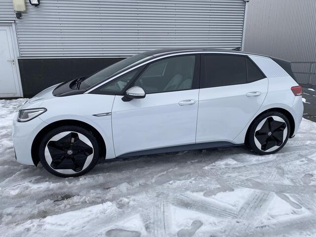 Volkswagen ID.3 First Max 58 kWh NL-Auto vol luxe, Panoramadak, stoel- & stuurverawrming, voorstoelen met massagefunctie, HUD, parkeersensoren, navigatie, dodehoekdetectie