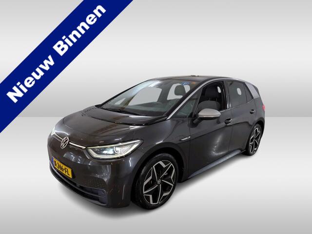 Volkswagen ID.3 First Plus 58 kWh / Afneembare trekhaak / Navigatie / Parkeer sensoren / 19'' LMV