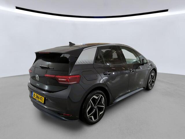 Volkswagen ID.3 First Plus 58 kWh / Afneembare trekhaak / Navigatie / Parkeer sensoren / 19'' LMV