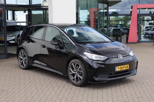 Volkswagen ID.3 Pro Business 58 kWh 204PK / 150kW, 58KWh Accu, 19" LMV met 4 seizoenenbanden, comfort pakket, stoelverwarming voor, assistance pakket (met camera), privacy glas, variable laadvloer, keyless access, adaptieve cruise control (acc) etc.