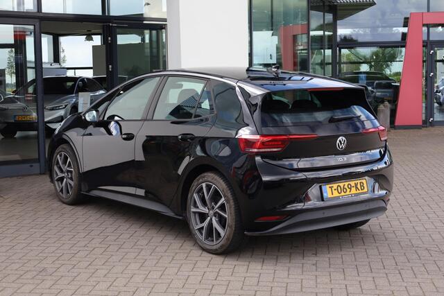 Volkswagen ID.3 Pro Business 58 kWh 204PK / 150kW, 58KWh Accu, 19" LMV met 4 seizoenenbanden, comfort pakket, stoelverwarming voor, assistance pakket (met camera), privacy glas, variable laadvloer, keyless access, adaptieve cruise control (acc) etc.