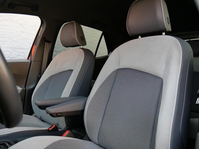 Volkswagen ID.3 58kWh 1ST PLUS/ TREKHAAK/ CAMERA/ KEYLESS/ MATRIX LED/ SOH 90%