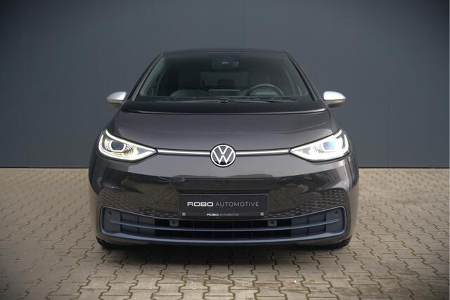 Volkswagen ID.3 First Plus 58 kWh | Stoelverwarming | Stuurverwarming | Camera | Adaptive Cruise Control | Navigatie | Keyless | Parkeersensoren | LED | Apple Carplay | NAP |