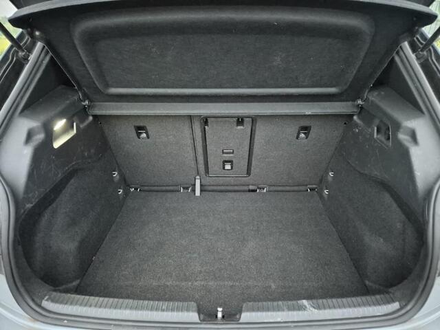 Volkswagen ID.3 First Plus 58 kWh Aut | ECC | Stoelverw | Camera's | Stuurverw | Sport pack 19" LM | CarPlay | Etc..