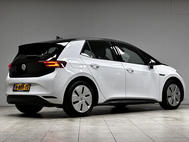 Volkswagen ID.3 Pro 58 kWh/ LED Koplampen/ PDC V+A/ Keyless-Go/ Adaptive Cruise/ Apple + Android/ Lane-Assist./ DAB+/ Navi/ Clima/ Bluetooth/ Armsteun/ Multi. LEDER. Stuur.